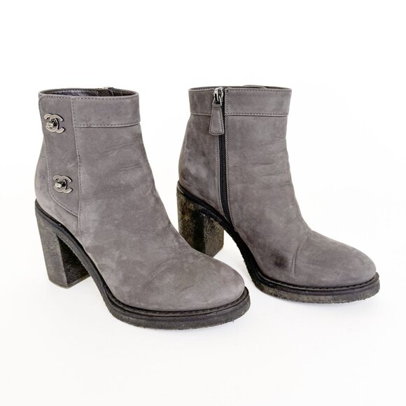 Chanel CC Turnlock Ankle Boots EU 38 US 7-7.5 Grey Suede High Block Heel Bootie - Picture 1 of 14